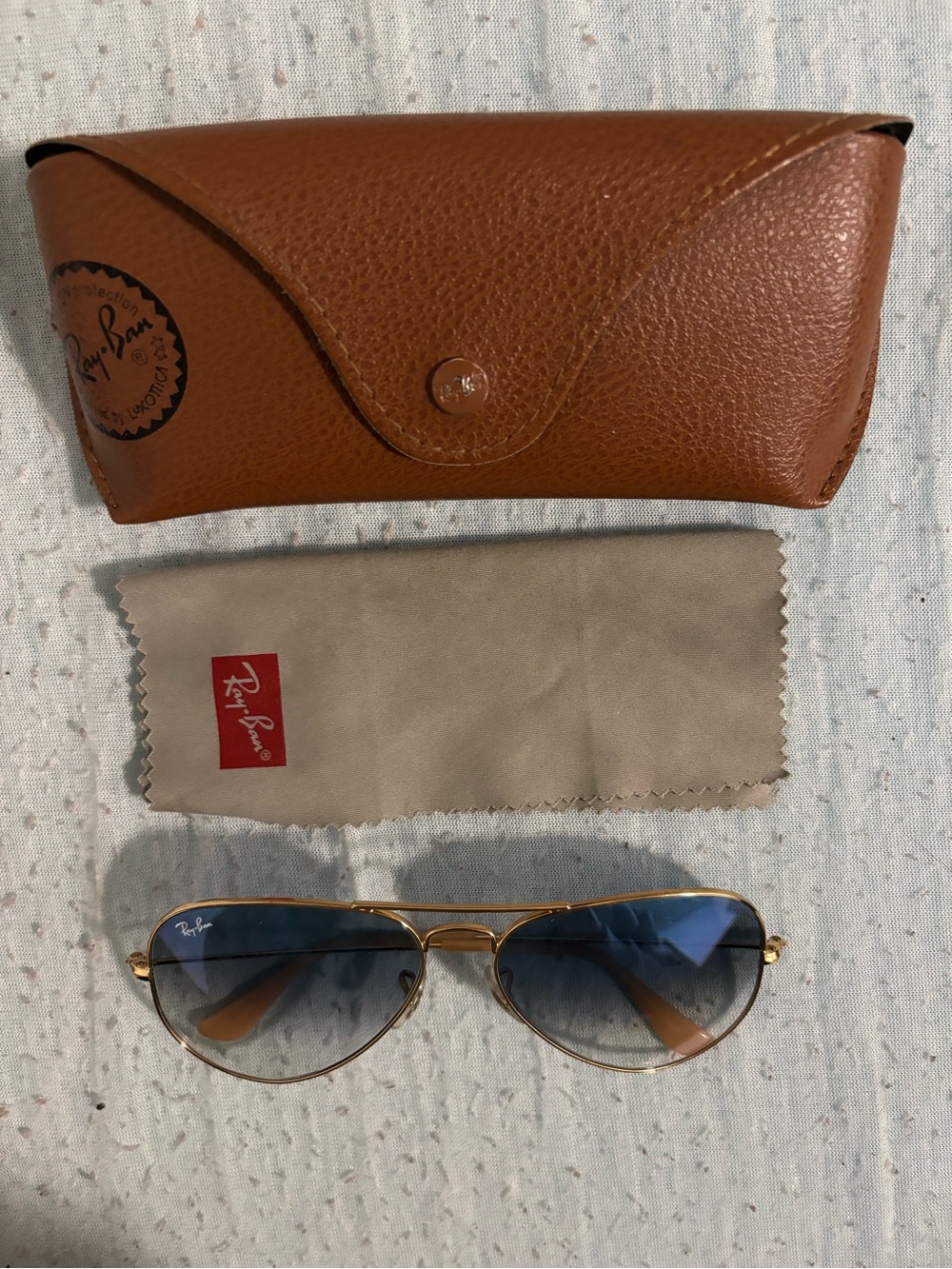 Ray-Ban Men’s Gold Aviator Sunglasses with Blue Gradient Lenses